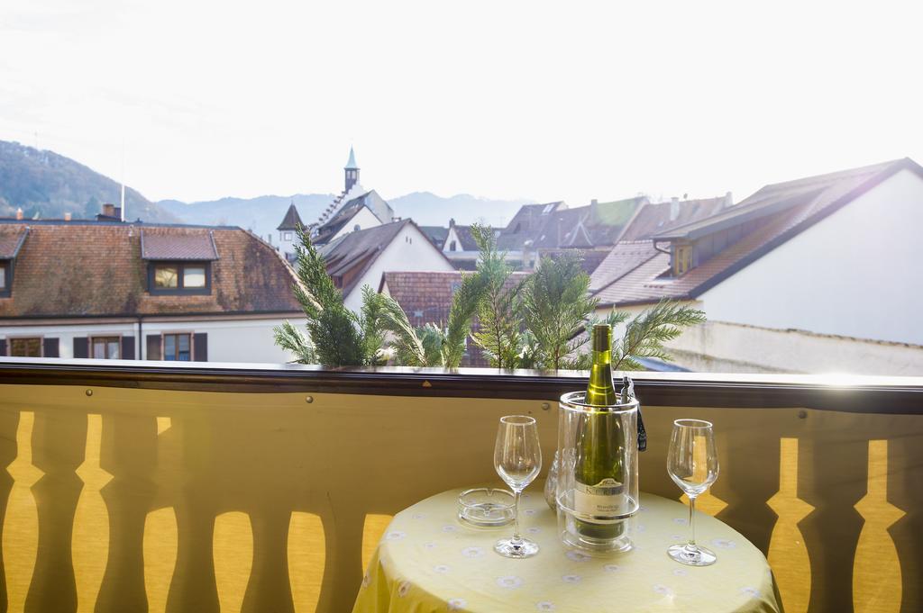 Gasthaus Zum Hirschen Staufen im Breisgau Luaran gambar