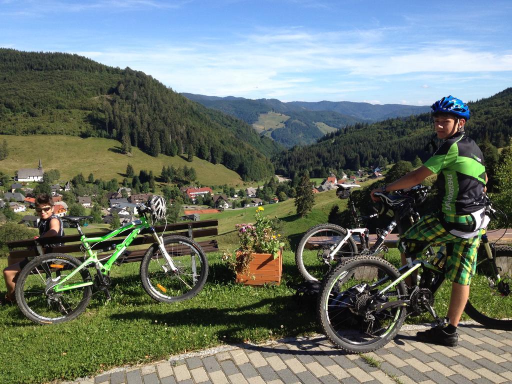 Gasthaus Zum Hirschen Staufen im Breisgau Luaran gambar