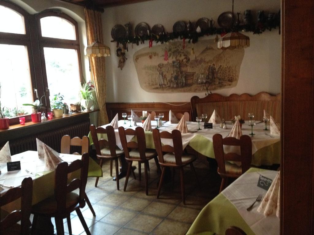 Gasthaus Zum Hirschen Staufen im Breisgau Luaran gambar